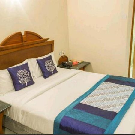 Strand Hotel, Colaba Мумбаи Экстерьер фото