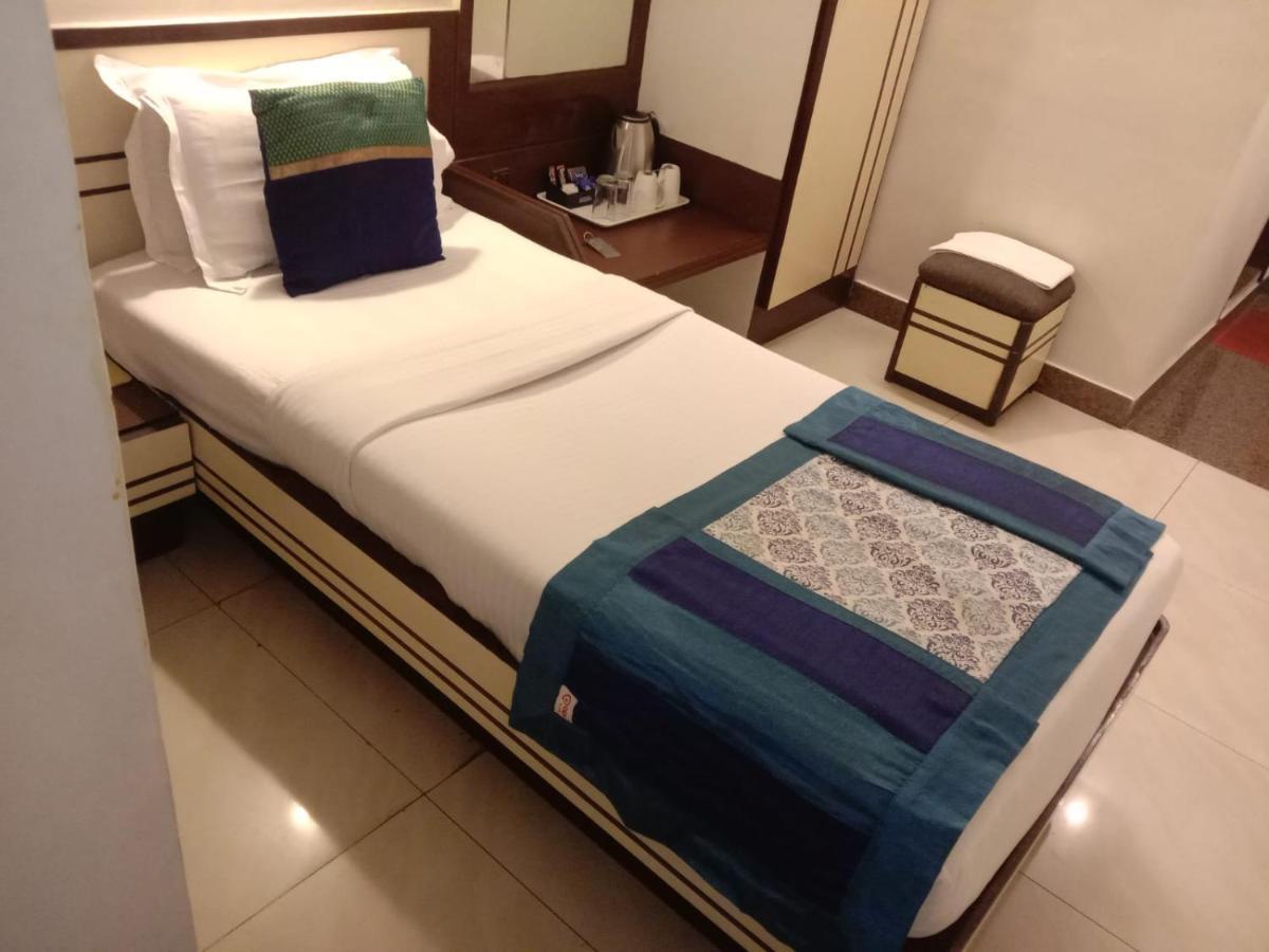 Strand Hotel, Colaba Мумбаи Экстерьер фото