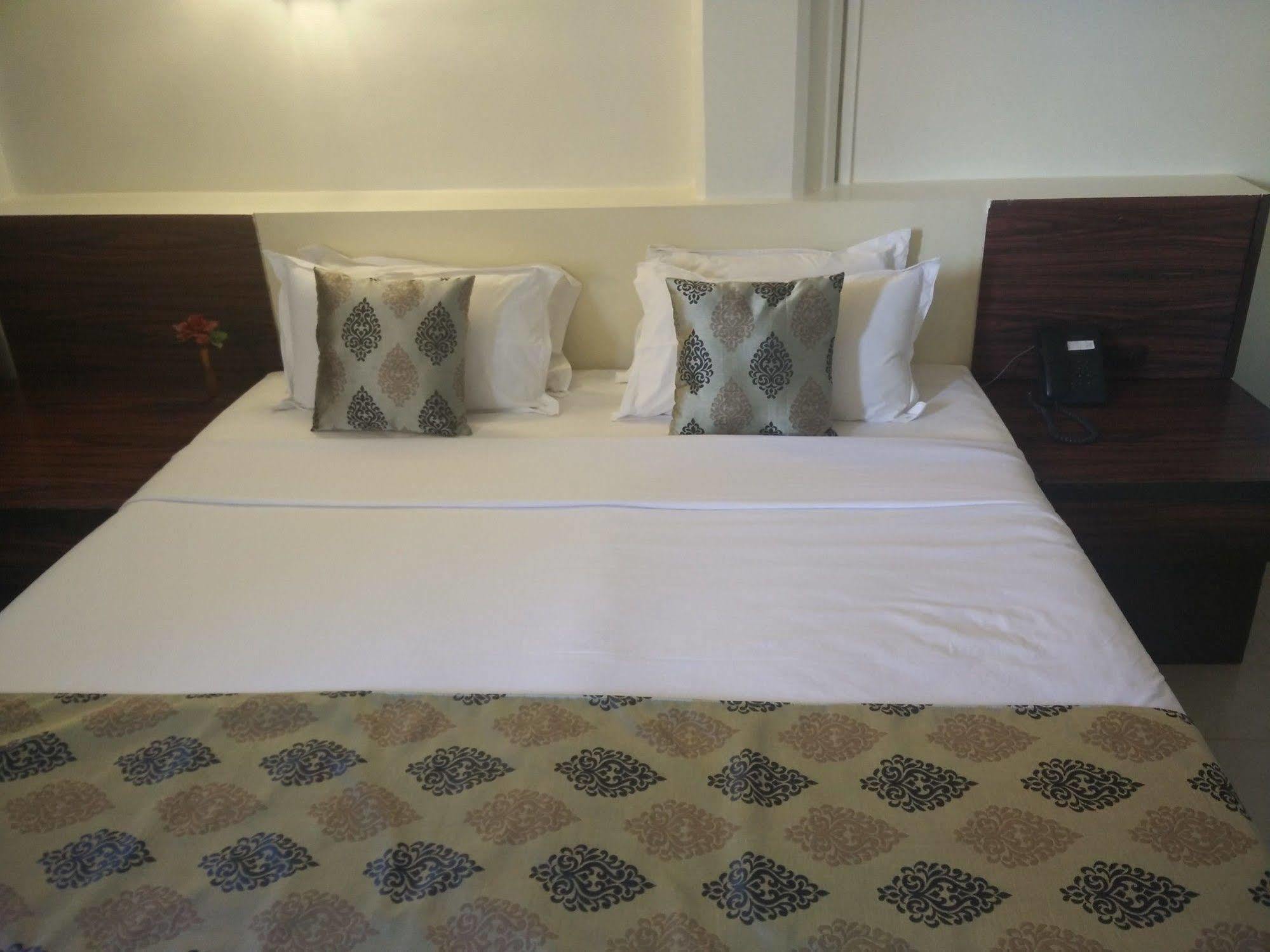 Strand Hotel, Colaba Мумбаи Экстерьер фото